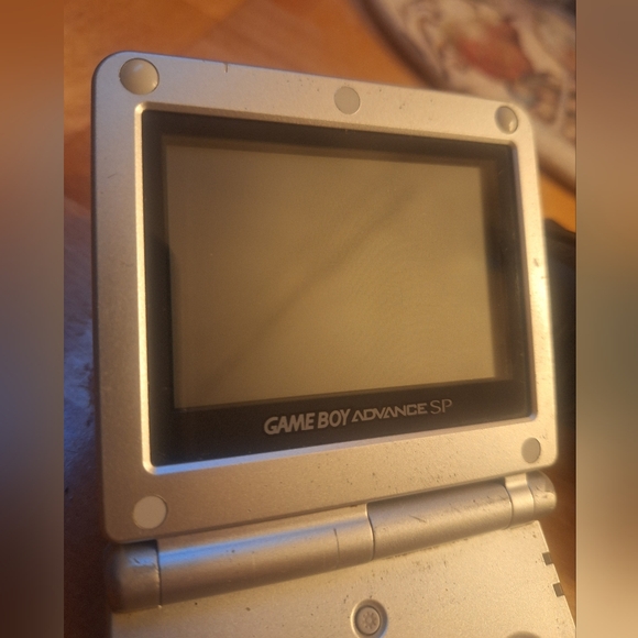 Nintendo Gameboy Advance SP In Silver BUNDLE see description - Picture 2 of 11